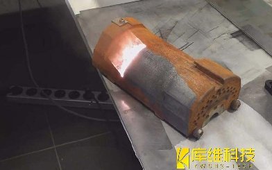 <b>激光清潔解決方案：精準除污的現(xiàn)代工業(yè)革命</b>