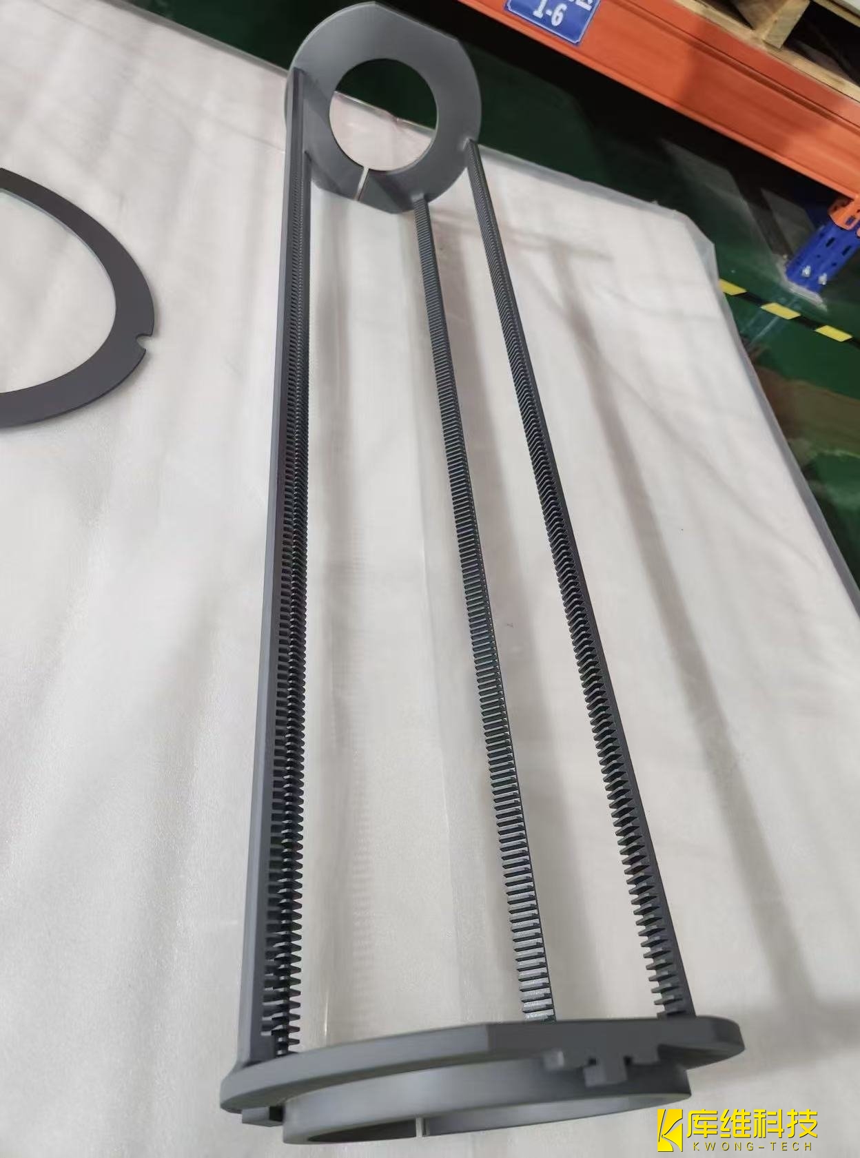 水導(dǎo)激光加工的SiC晶圓支架